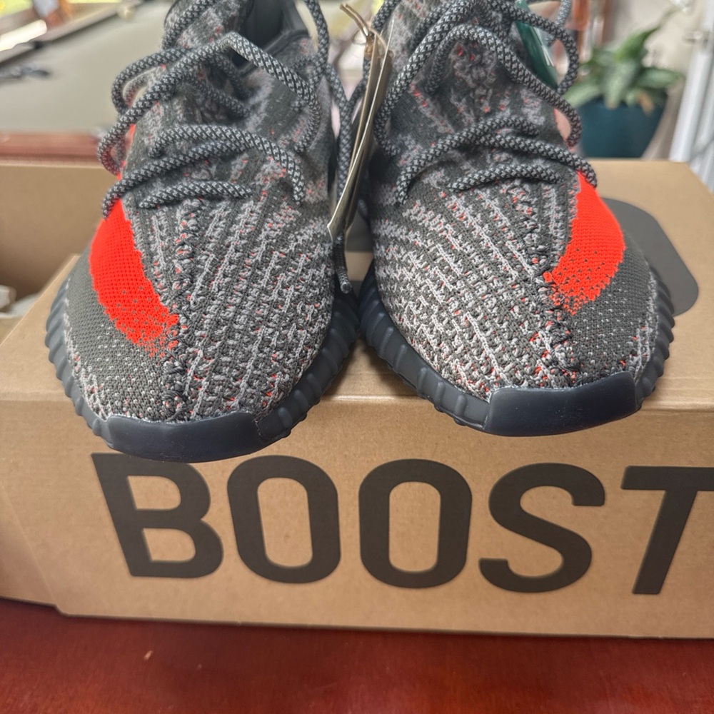 Adidas YZY 350 V2 Box in Classic Brown size 9 in men’s - Picture 9 of 10